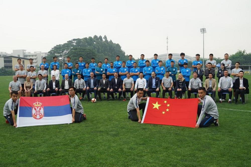 POKRAJINSKA VLADA: Predsednik Mirović posetio fudbalski klub "Guangzhou R&F" u Kini
