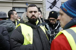 MAKRON SE OBRAČUNAVA SA ŽUTIM PRSLUCIMA: Lider protesta kažnjen sa 2.000 evra