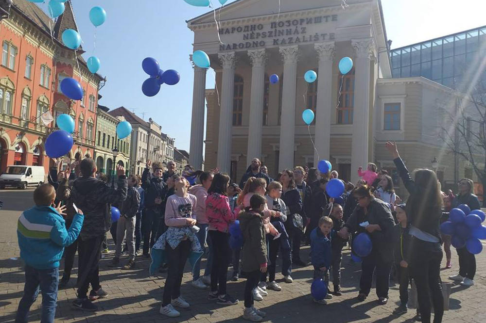 U SUBOTICI IMA OKO 2.000 AUTISTIČNE DECE: Svetski dan osoba sa autizmom obeležen puštanjem plavih balona