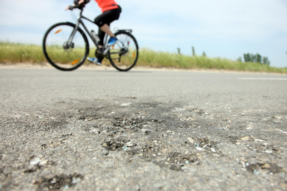 DECA UČESNICI U SAOBRAĆAJU: Sa koliko godina je dozvoljena vožnja bicikla na javnim putevima?