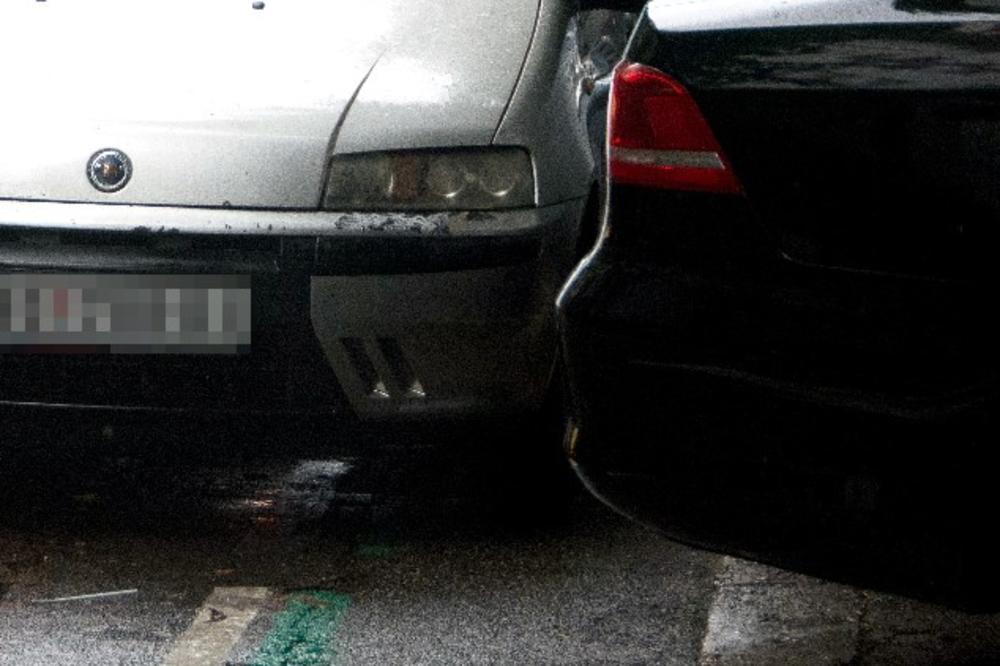 OVAKO BAHATO PARKIRANJE RETKO SE VIĐA: Široko nema šta! Pogledajte bezobrazluk na 2 parking mesta (FOTO)
