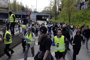 ŽUTI PRSLUCI OPET NA ULICAMA ŠIROM FRANCUSKE: Demonstracije se nastavljaju, u tri grada zabranjeni protesti