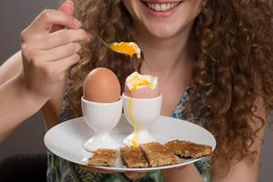 NAUČNICI NAPRAVILI EKSTREMNI TEST: Evo koliko jaja smete da pojedete za 7 dana, a da ostanete ZDRAVI!