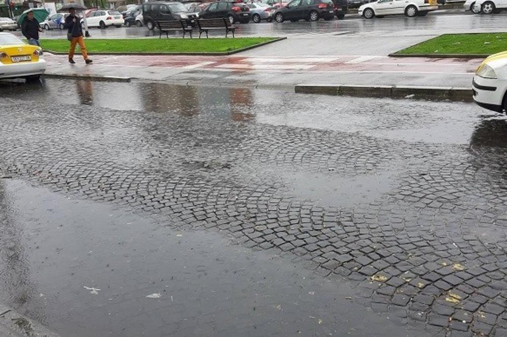 KIŠA NAPRAVILA HAOS U SKOPLJU: Ulice poplavljene, padavine ne prestaju! (FOTO)