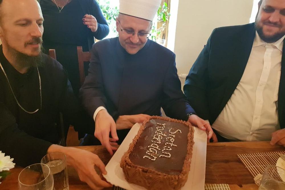 FOTOGRAFIJA KOJA JE ODUŠEVILA CEO REGION: Na slavi manastira Žitomislića proslavljen i muftijin rođendan! (FOTO)