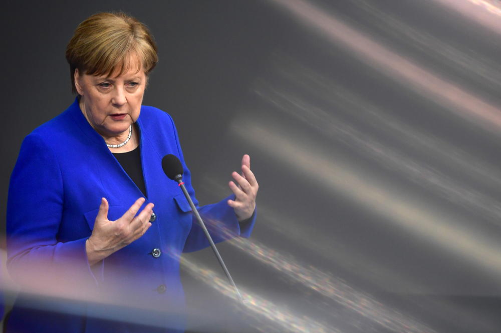 ČELIČNA KANCELARKA NE POPUŠTA: Merkelova se ne povlači pre isteka mandata