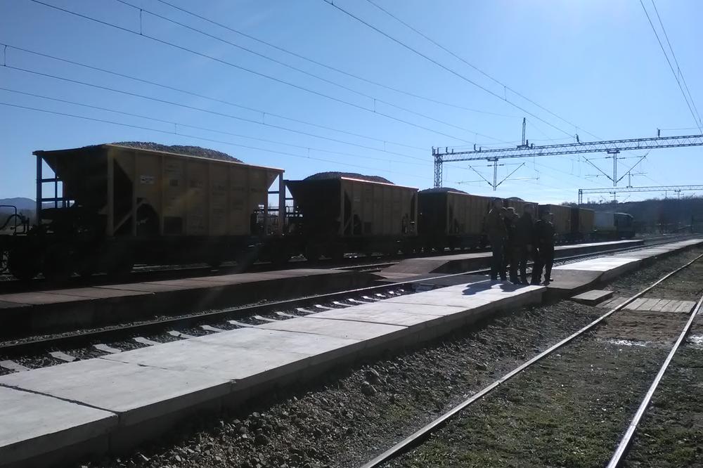 DRUMSKI SAOBRAĆAJ U PREKIDU: Iskliznulo 12 vagona natovarenih ugljem kod Despotovca