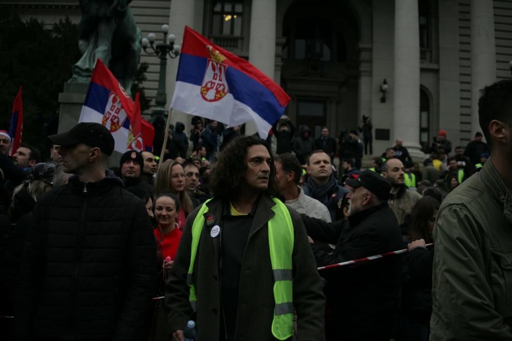 MUP ZVANIČNO OBJAVIO: Na skup ispred Narodne skupštine iz cele Srbije došlo između 7.300 i 7.500 učesnika