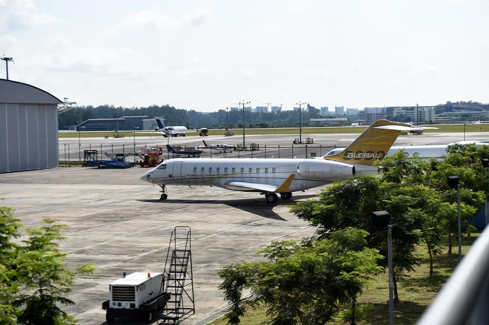 PANIKA! PRINUDNO SLETEO AVION NEMAČKE VLADE: Oba krila dodirnula zemlju, letelica blokirala pistu, nastao haos na aerodromu