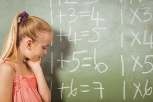 "JA SE NE SEĆAM DA SMO UČILI OVAKO DA DELIMO" Zadatak iz matematike posvađao roditelje na mrežama (FOTO)