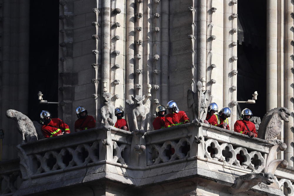 NORVEŽANKA DOŽIVELA HOROR POSLE POŽARA U NOTR DAMU: Devojku silovalo 6 pariskih vatrogasaca u stanici!