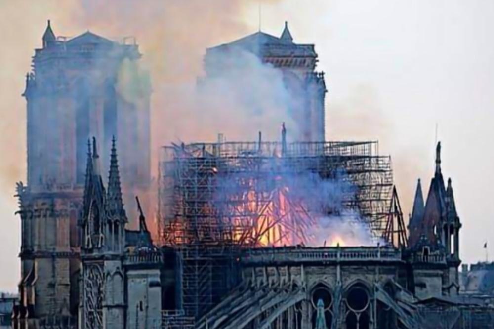 NOTR DAM TRUJE PARIŽANE: Građanima koji žive u blizini izgorele katedrale ugroženo zdravlje! TRUDNICE I DECA MORAJU NA ANALIZU KRVI! (VIDEO)