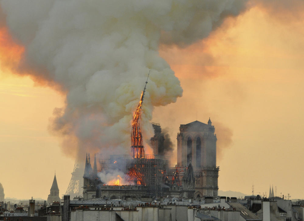 Tragedija... Požar guta katedralu