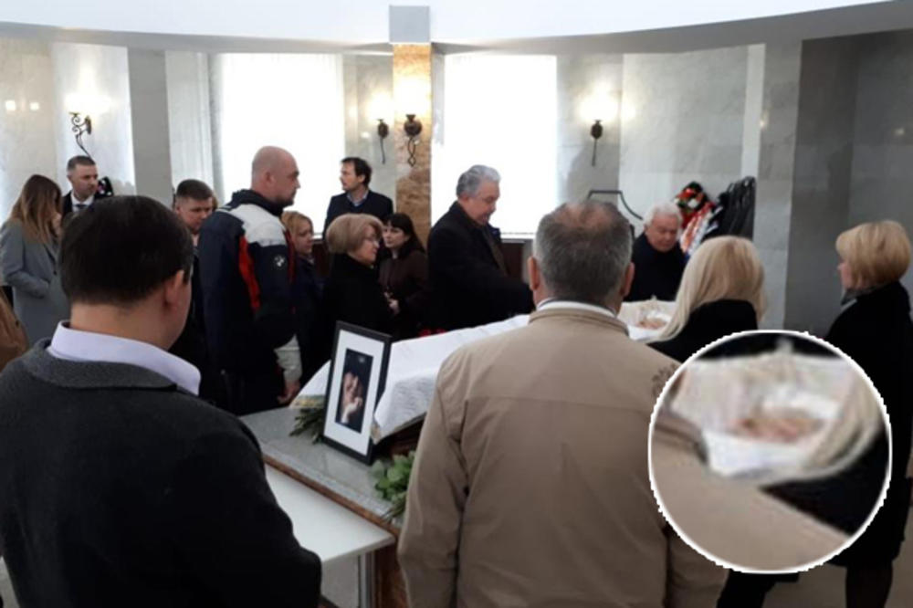 KOMEMORACIJA U MOSKVI: Mrtvu Miru izložili pre kremacije!