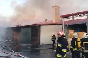 PAKAO U FABRICI HARTIJE: Požar uništio pogon u Koprivnici, vatrogasci od stihije spasli ključni deo (VIDEO)