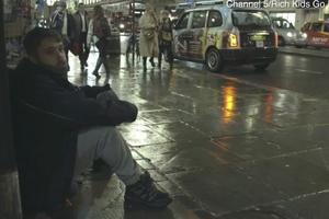 MLADI BOGATAŠ (22) NAUČIO LEKCIJU ŽIVOTA: Ismevao beskućnike, pa tri dana pokušao da živi bez ičega! ZBOG ZUBA UMALO UBIJEN! (FOTO, VIDEO)