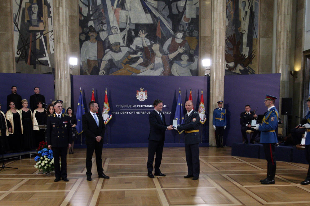 SVEČANOST U PREDSEDNIŠTVU: Nikola Selaković uručio odlikovanja pripadnicima Vojske i Ministarstva (FOTO)