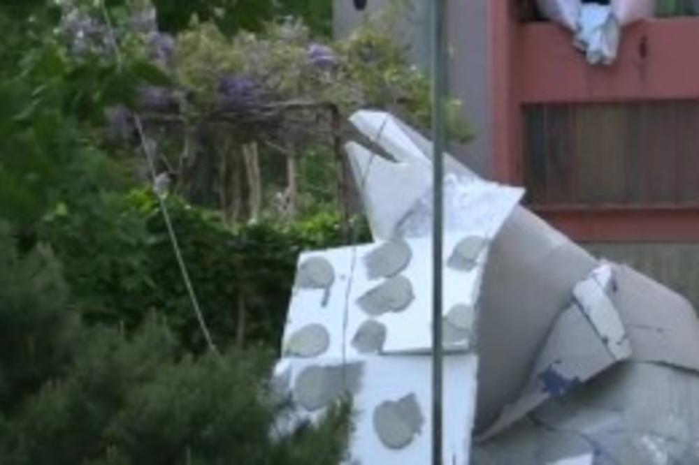 KOŠAVA OLJUŠTILA SOLITER NA VIDIKOVCU: Fasada opet nije izdržala! I tako stalno čim dune jači vetar u Beogradu (VIDEO)