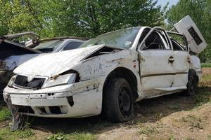 OVO JE AUTO SMRTI U KOME JE POGINULO ČETVORO SRBA! Od siline udara svi putnici ispali iz kola, preživeli Beograđanin jedini bio vezan! POGINULI OTAC I SIN IZ KRUŠEVCA I JOŠ DVOJE! (FOTO)