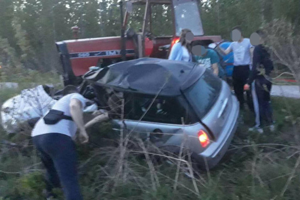 TEŠKA SAOBRAĆAJKA KOD PADINSKE SKELE: Mladić poginuo na licu mesta, posle direktnog sudara sa traktorom, još jedan muškarac teško povređen!