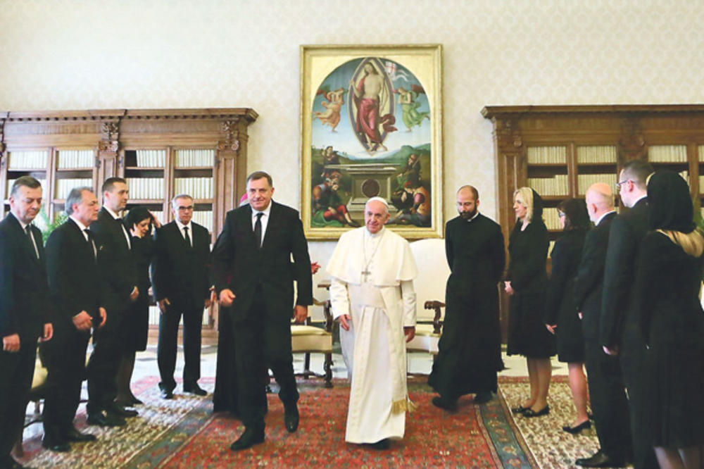 PREDSEDAVAJUĆI PREDSEDNIŠTVA BIH U VATIKANU:Dodik preneo papi pozdrave od Irineja!