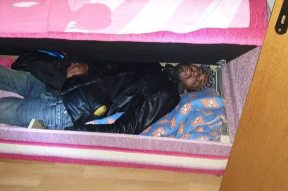 OVOM PRIZORU SE MALO KO NADAO: Migrant provalio u kuću, pa našao veoma čudno mesto za spavanje (FOTO)
