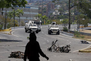 VENECUELA NE MIRUJE! Maduro    se pohvalio da je DRŽAVNI UDAR sprečen! Gvaido poziva ljude i danas na ulice! Blizu 100 povređenih!