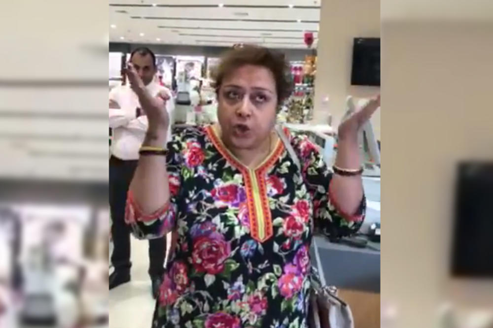 DEVOJKE ISPROVOCIRALE STARIJU ŽENU U INDIJI: Ona im održala predavanje zašto im se smeši SILOVANJE! (VIDEO)