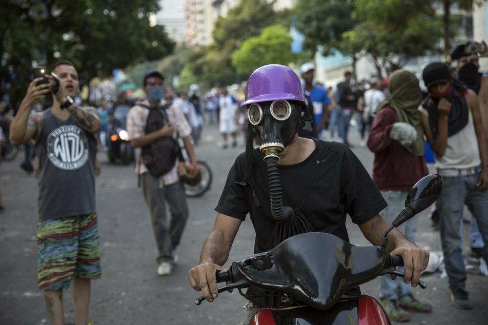 GVAIDO: Ubijen je najmanje jedan učesnik demonstracija! Od danas serija ŠTRAJKOVA!