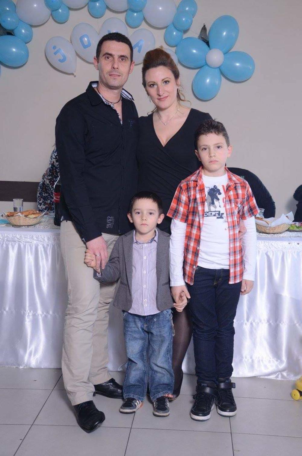 Saša Nastić s porodicom