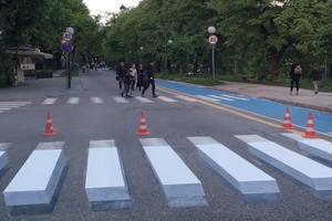 LEŽEĆI POLICAJCI ODLAZE U ISTORIJU: Sarajevo dobilo prvi 3D pešački prelaz (VIDEO)