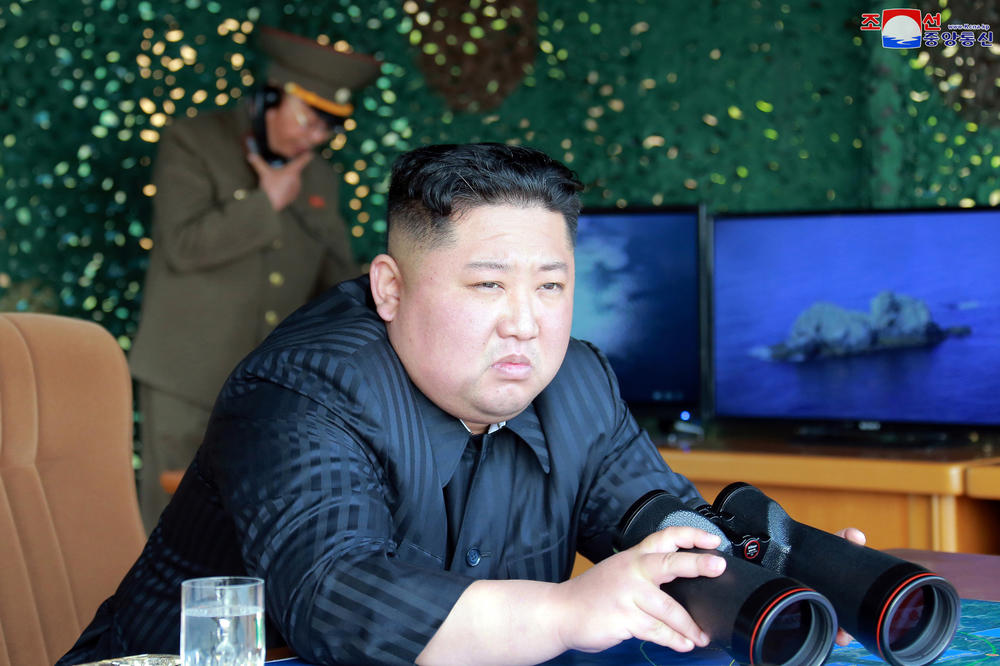 KIM SPREMA VOJSKU, POVEĆANA BORBENA GOTOVOST: Nadgledao vojne vežbe dok su letele rakete iznad Severne Koreje