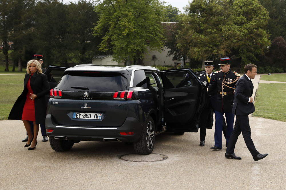 MAKRONOV ŠOFER DIVLJAO PO PARIZU: Van dužnosti vozio kao ludak, pobegao policiji i NAGRAĐEN NOVIM RADNIM MESTOM (VIDEO)