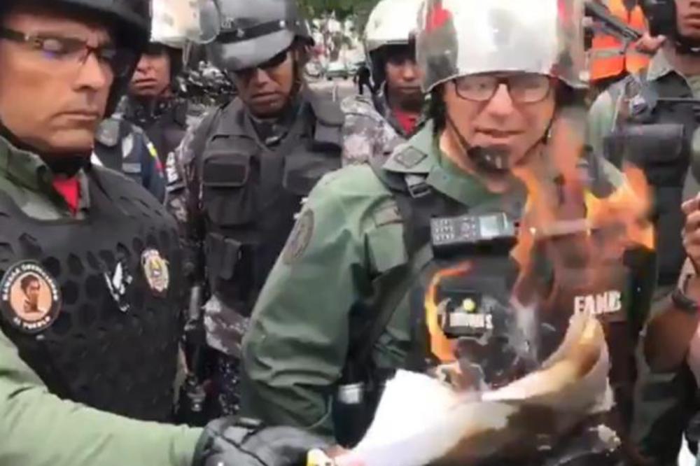 NE PRIMAMO PISMA OD IZDAJNIKA: Odgovor venecuelanskog vojnika na ponudu Huana Gvaida je BRUTALAN! (VIDEO)