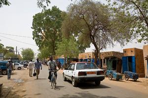 TRAGEDIJA! 55 STRADALO U EKSPLOZIJI CISTERNE: Pokušali da skupe gorivo koje curi iz prevrnutog kamiona u Nigeru kada je sve odletelo u vazduh!