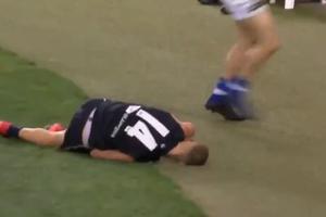 UŽAS U AUSTRALIJI: Igrač ležao u nesvesti, a saigrači se SMEJALI! Navijači Čarltona pobesneli (VIDEO)
