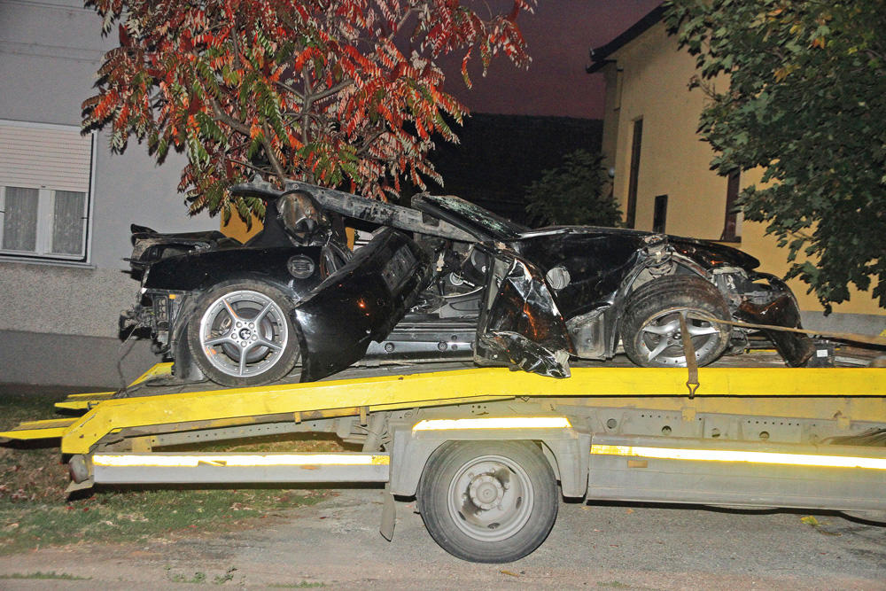 Olupina Lazićev automobil  skroz uništen u udesu