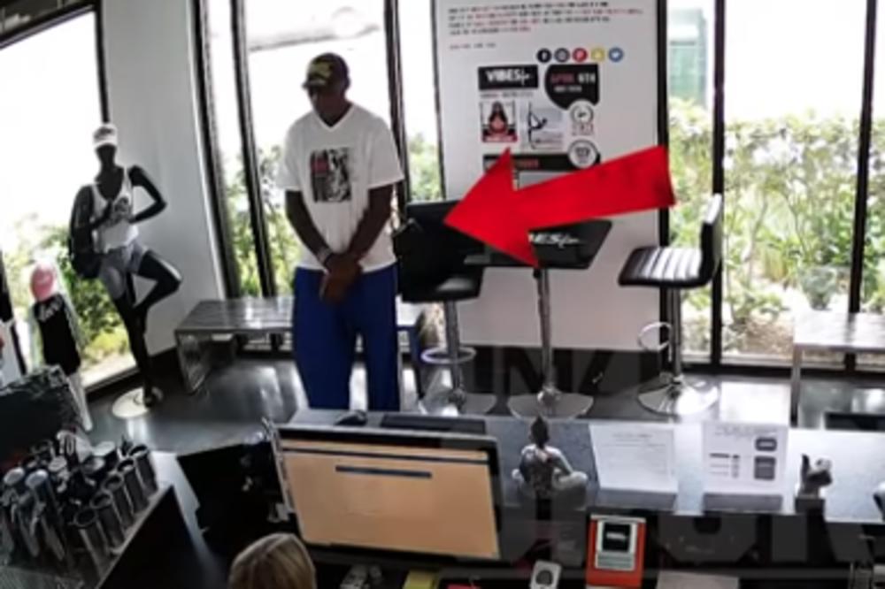 DENIS RODMAN PIJAN KAO LETVA UHVAĆEN U KRAĐI: Pao za majice od 500 dolara! Ovo je od NBA legende malo ko očekivao! (VIDEO)