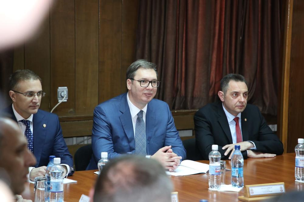 PREDSEDNIKU SRBIJE DANAS NIKO NE IZDAJE NAREĐENJA Vučić: Ne postoji svetski ambasador koji može da mi lupa na vrata i da ih otvara nogom, kao što su to nekada radili