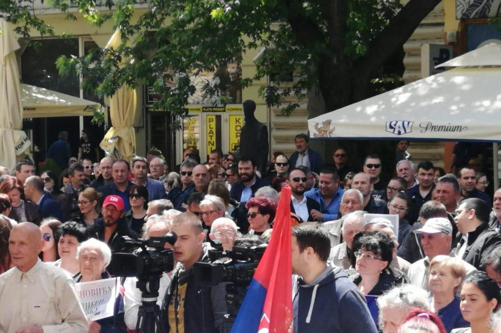 GRAĐANI I DANAS NA ULICAMA ŠAPCA: Zelenoviću, podnesi ostavku! PROTESTI I U PARAĆINU