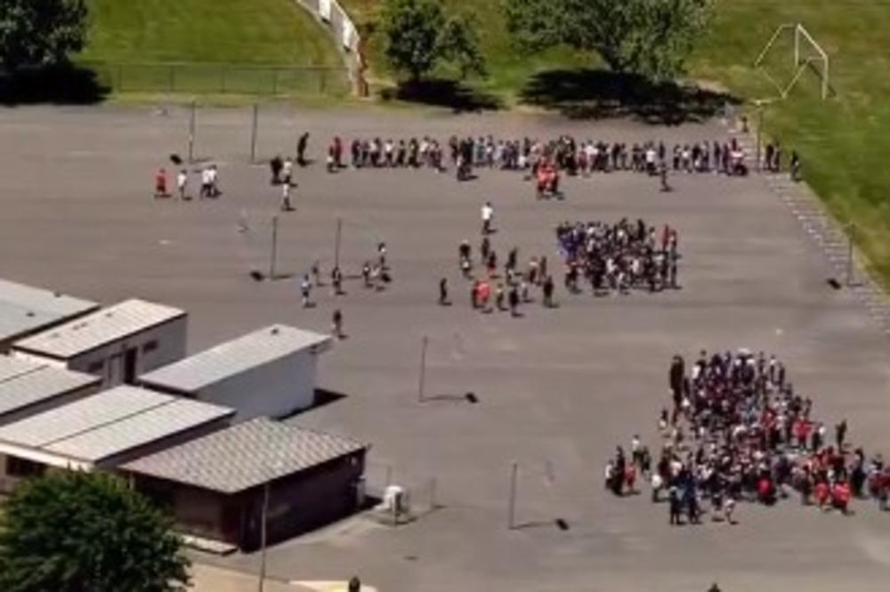 UZBUNA U KALIFORNIJI: Zbog pucnjave evakuisana srednja škola, đaci izlaze sa podignutim rukama (VIDEO)