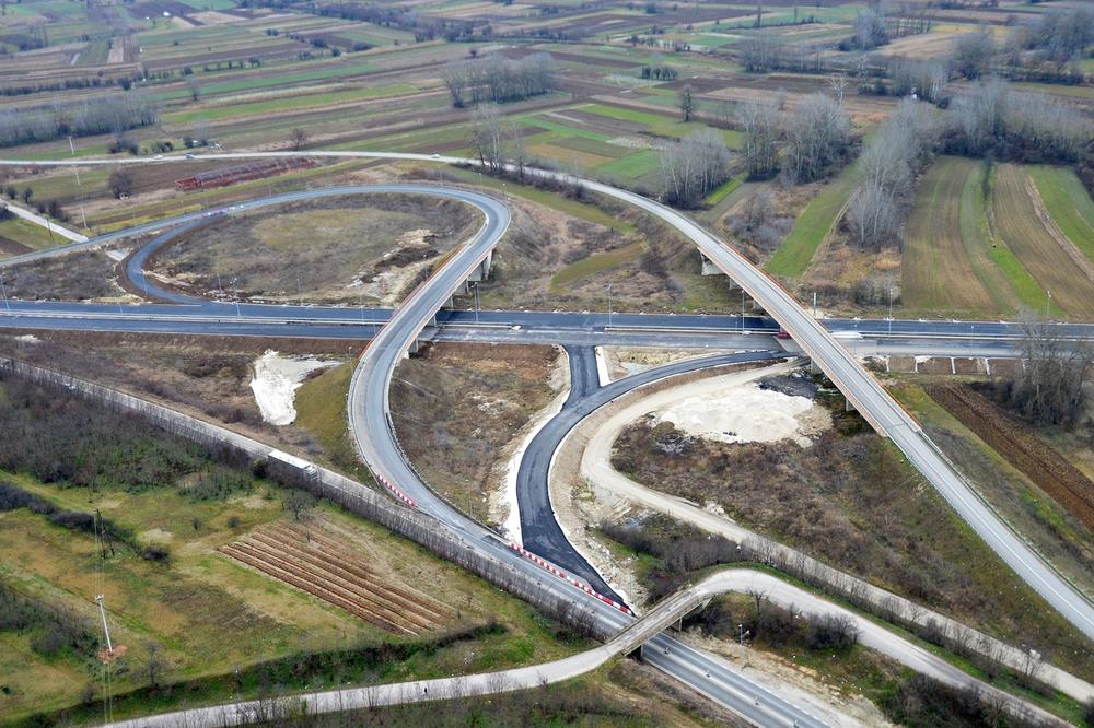 VELIKA POBEDA SRPSKIH GRAĐEVINARA, MIHAJLOVIĆEVA O AUTO-PUTU KROZ GRDELICU: Potrošeno čak 250.000 tona asfalta, izgrađena dva tunela i 33 mosta...