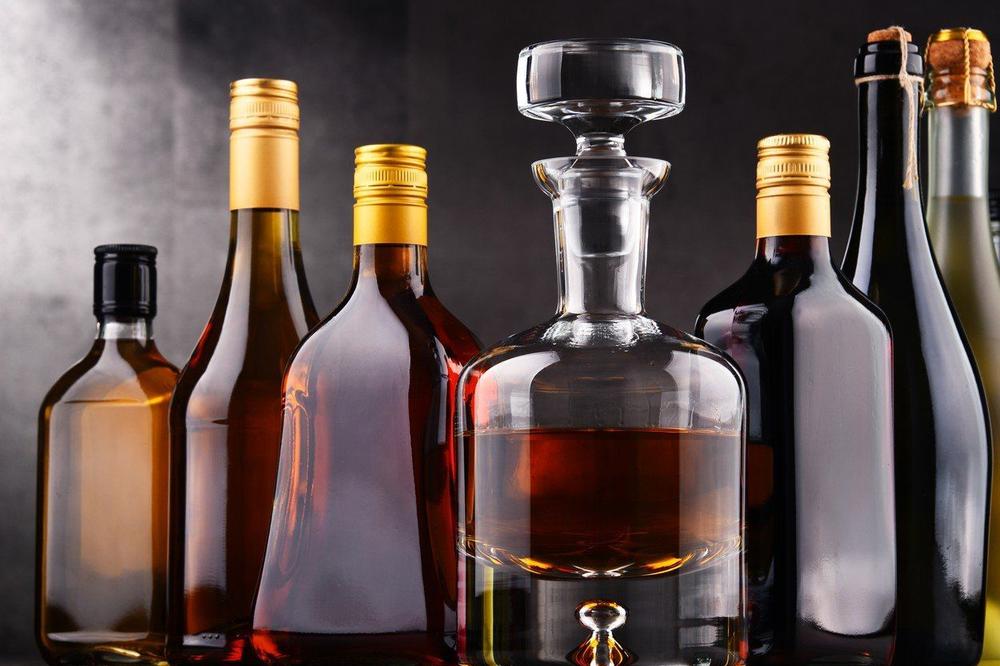NEČUVENA KRAĐA U SMEDEREVU: Deca pokrala alkohol u vrednosti preko 600.000 dinara