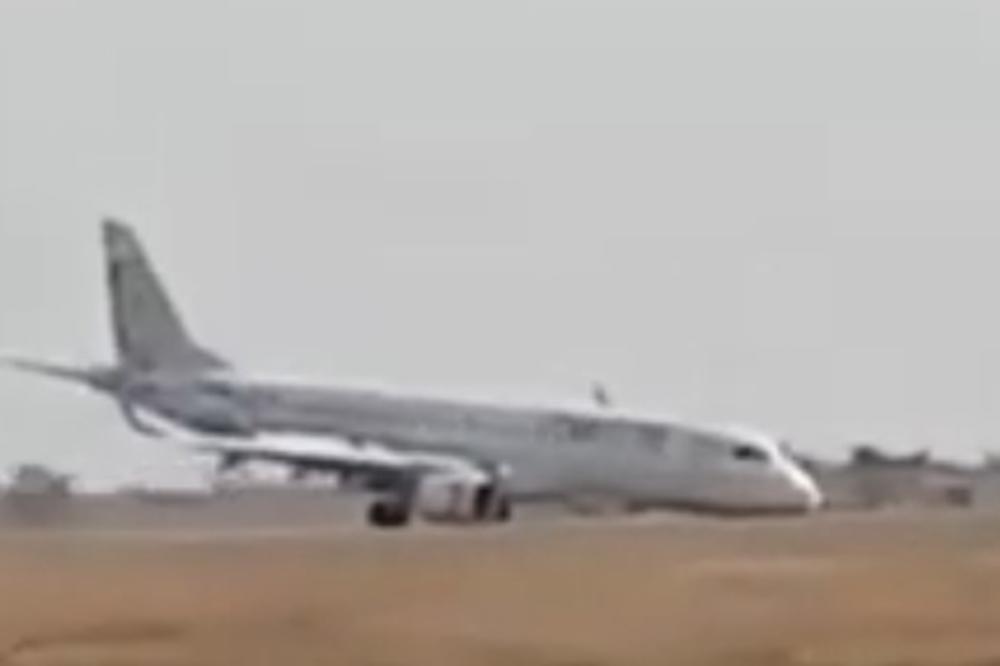 JEZIVA DRAMA PRI SLETANJU: Avionu otkazali prednji točkovi  zabio se nosom u pistu! (VIDEO)
