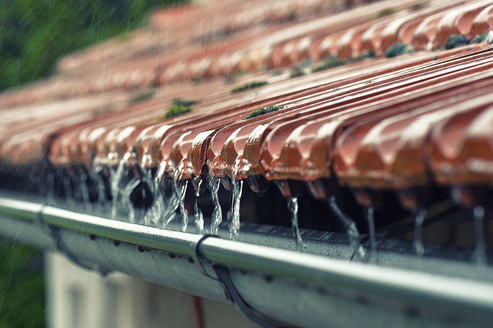 PRIPREMA ZA KIŠU: Kako da obezbedite kuću, dvorište i auto u vreme obilnih padavina