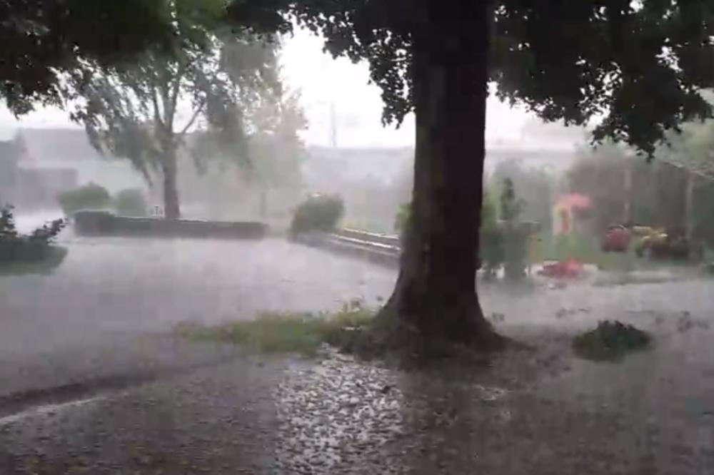 GRAD I JAK VETAR NAPRAVILI HAOS U BAČKOJ: Palo 30 litara kiše za manje od sat vremena, njive se zabelele, niko još ne zna kolika je šteta (VIDEO)