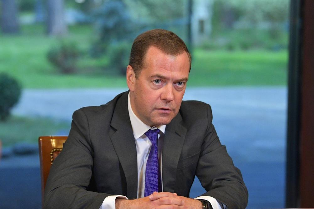 SUKOB RUSIJE I SAD OKO UKRAJINE BI BIO KATASTROFA: Bivši predsednik Medvedev poziva na diplomatsko rešenje krize