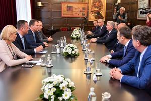 POKRAJINSKA VLADA: Mirović održao sastanak sa predstavnicima privrednih komora iz regiona