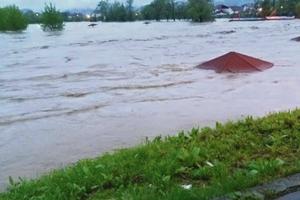 POPLAVE U REGIONU, SVUDA BORBA S NEPOGODOM: Kataklizma u Bosni, Srbija na udaru