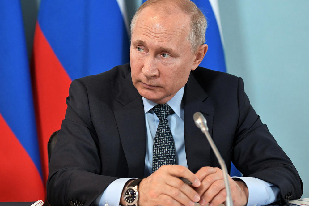 OVO SU PUTINOVE OMILJENE PATIKE: Predsednik Rusije se u Sočiju pojavio u neuobičajenoj obući